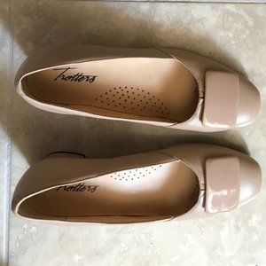 Trotters pump, size 6